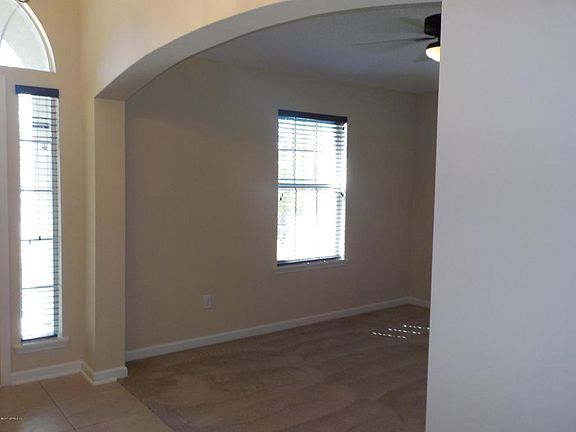 4th image of 104 Woodfield Ln