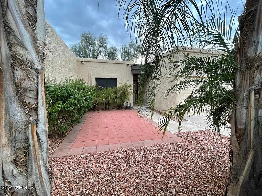 2 bed, 866 sqft, $1,795 — Photo 3