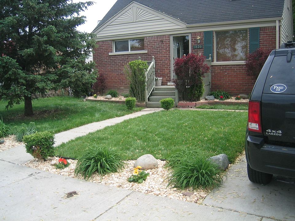 1st image of 1626 E Lincoln Ave