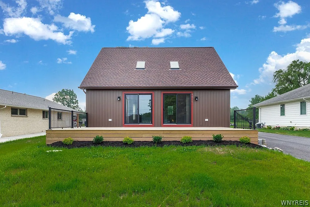 3 bed, 2.0 bath, 1412 sqft, $3,000 — Photo 1