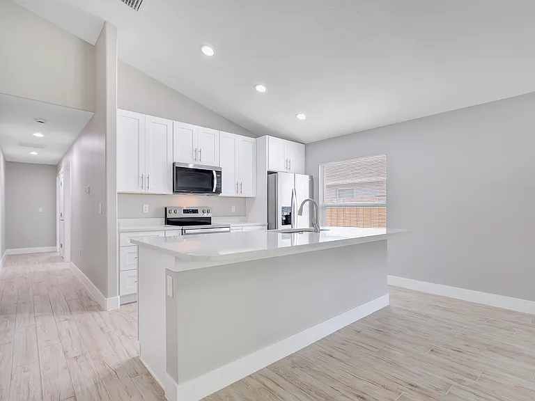 857 Dunbar St — Photo 4
