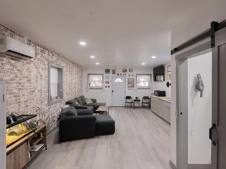 2950 George St — Photo 11