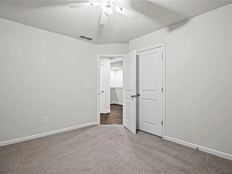 2779 White Oak Ln #20 — Photo 29
