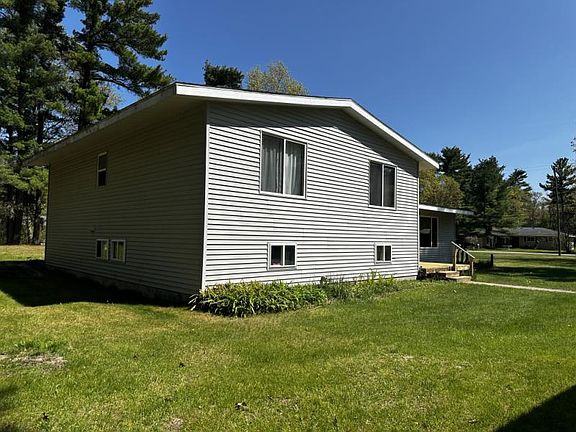 3rd image of 4755 Mackenzie Rd