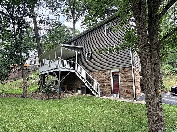 3rd image of 101 Honeysuckle Ln