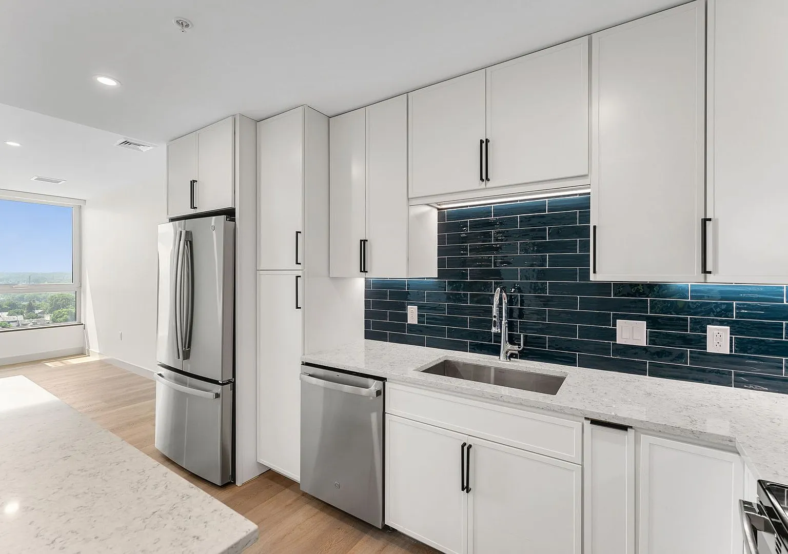 Bank Street Apartments at Burlington Square — Photo 3