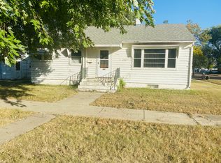 921 8th St SW, Huron, SD 57350