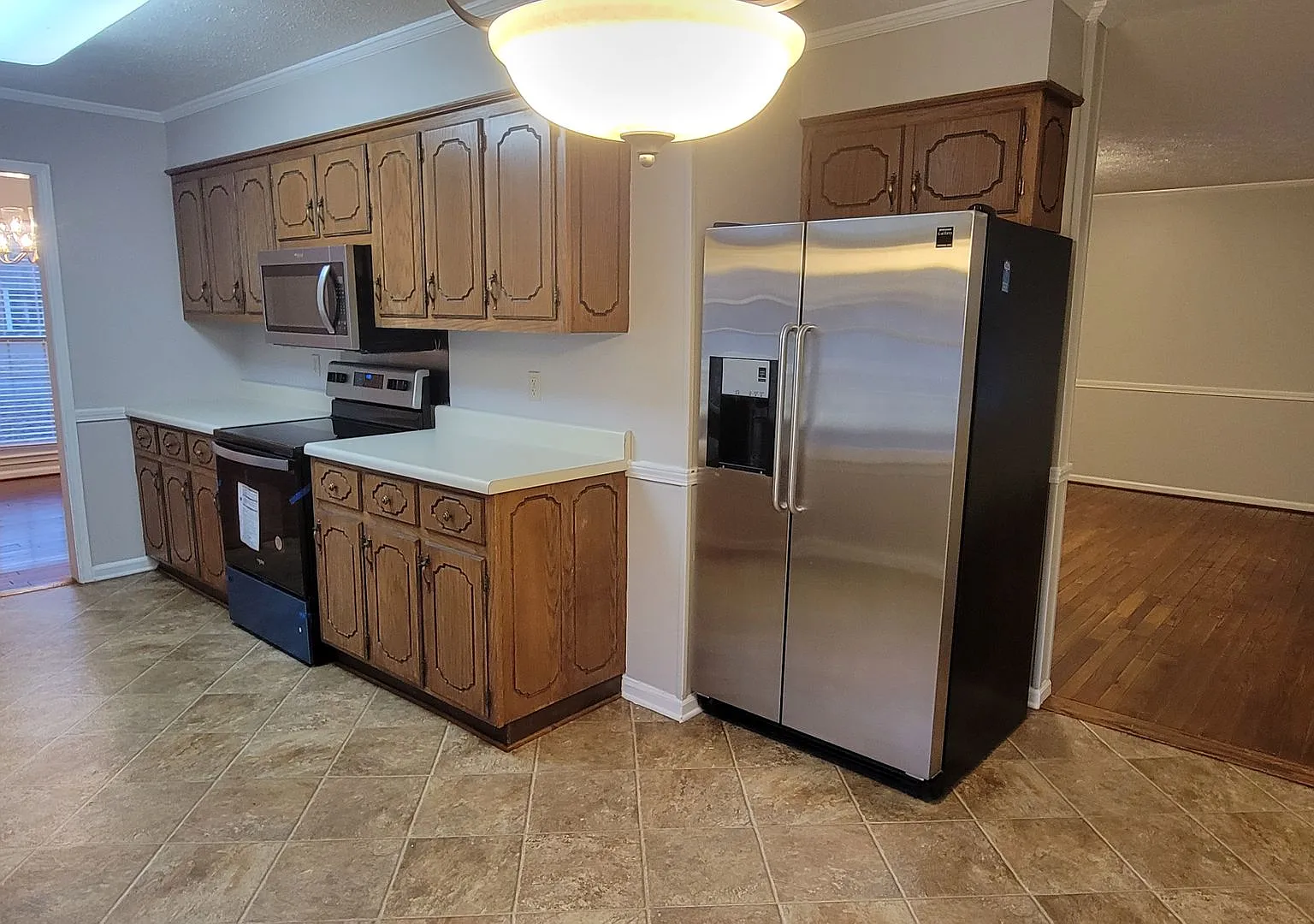 4 Bedroom, 2 bath, 2 car garage — Photo 3