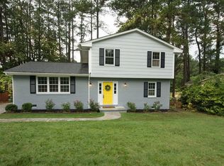 3225 Huntleigh Dr, Raleigh, NC 27604