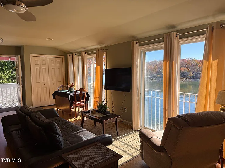 282 Snyder Rd — Photo 4