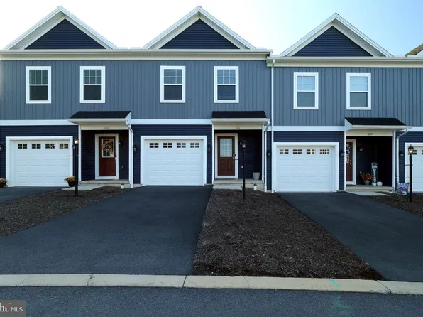 157 Highpoint Park Dr, Pleasant Gap, PA 16823