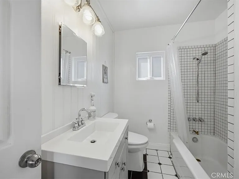 422 S Juanita Ave — Photo 13