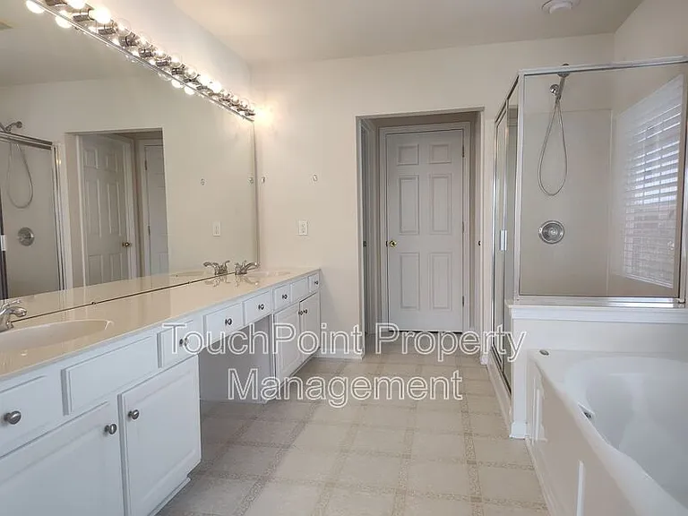 10804 Fountaingrove Dr — Photo 15