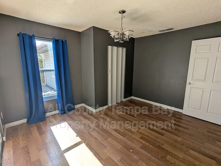 10914 Landon Ln — Photo 9