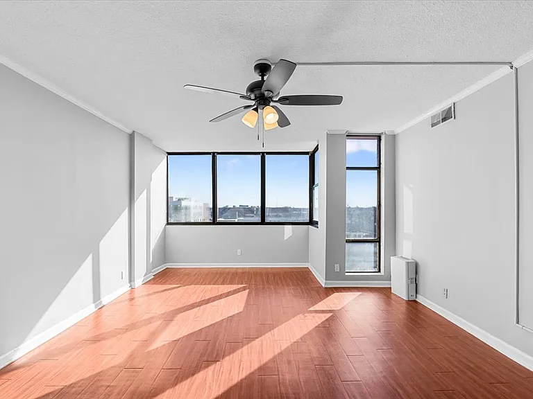 1101 N Elm St #806 — Photo 3