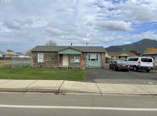 840 S Comstock Ave, Sutherlin, OR 97479