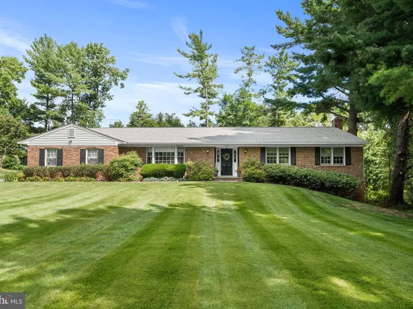 2802 Center Ridge Dr, Oakton, VA 22124