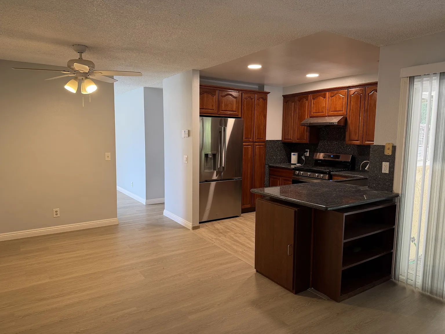 3 bed, 1201 sqft, $3,450 — Photo 4