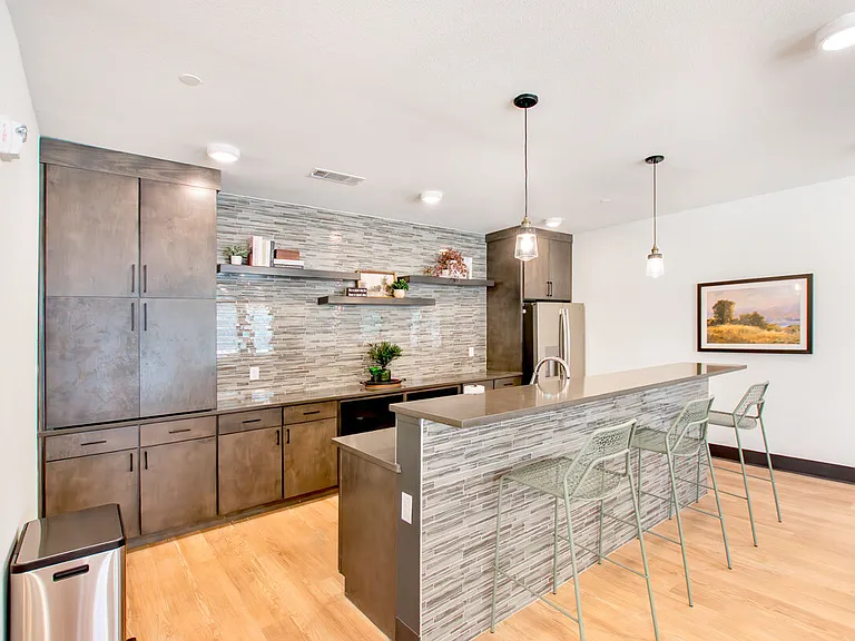 Loma Vista Lofts — Photo 5