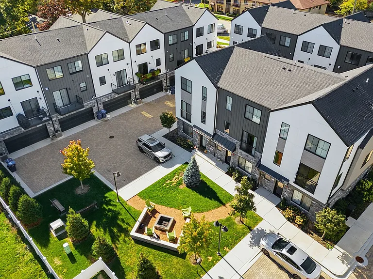 Bloom Street Townhomes — Photo 7