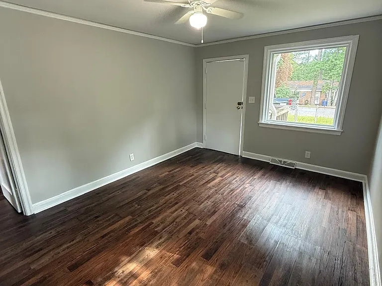 228 Lakeside Ave — Photo 4