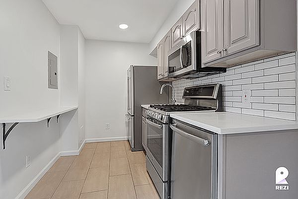 1st image of 385 Vernon Ave APT 4B