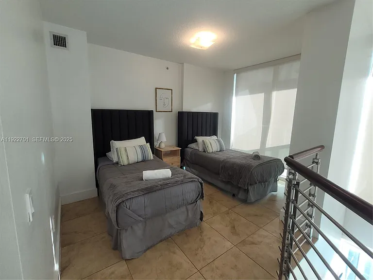 41 SE 5th St #710 — Photo 11