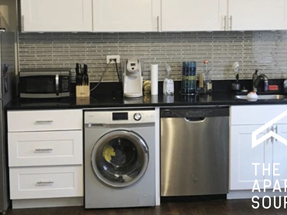 1st image of 2129 N Dayton St APT 304