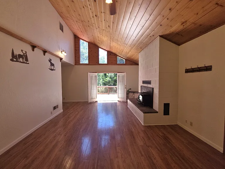 24041 Pine Cone Rd — Photo 2