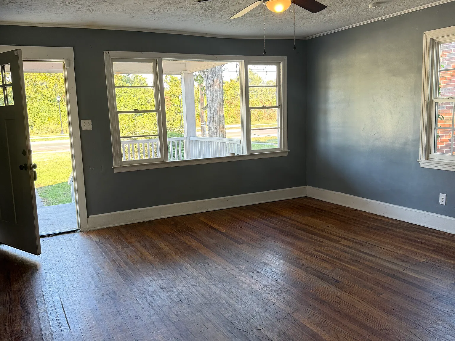 3 bed, 1128 sqft, $1,300 — Photo 2