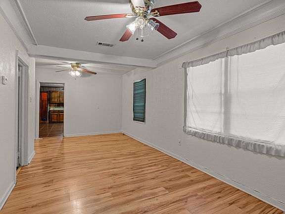 3rd image of 2811 Sheldon Dr
