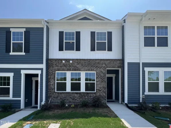 2002 Glen Crossing Dr, Durham, NC 27704
