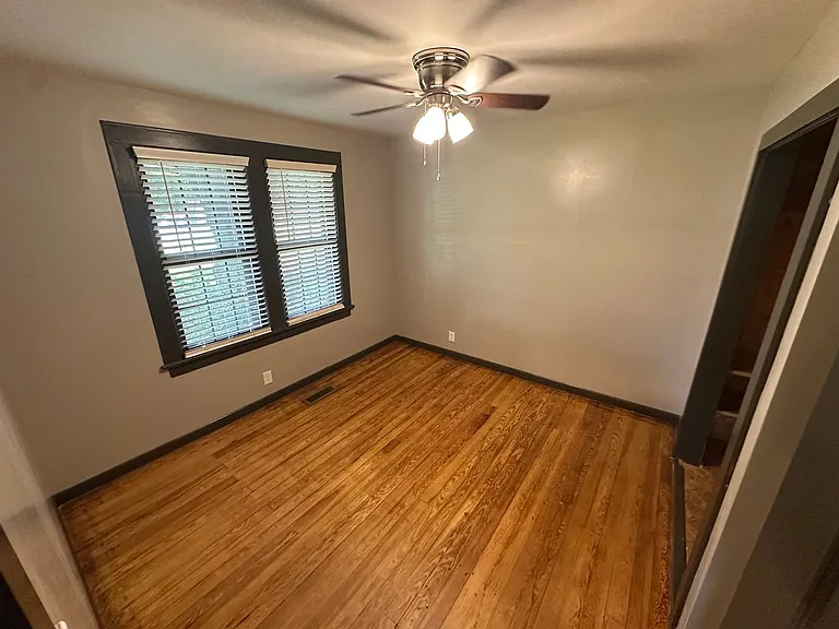 408 Spence Ln — Photo 7