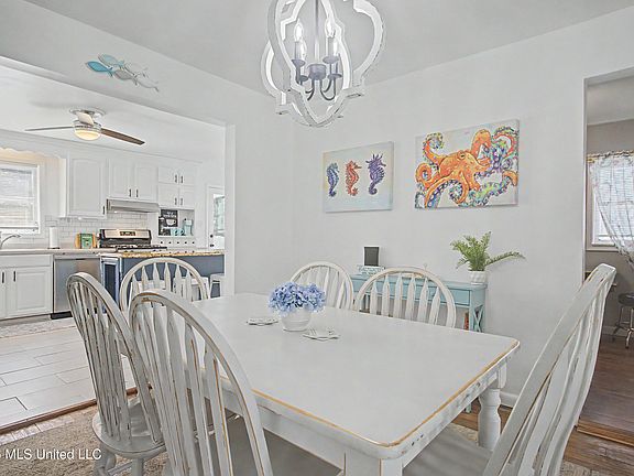 5th image of 721 Regnault Ave