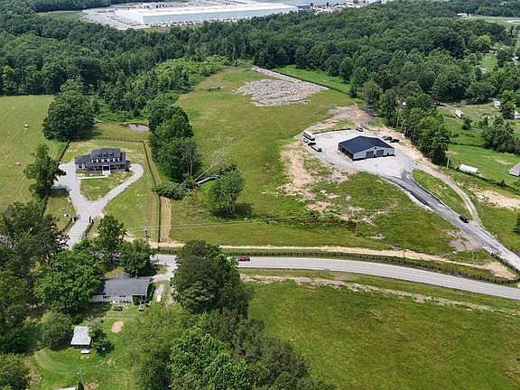 3rd image of 1069 Sinking Creek Rd