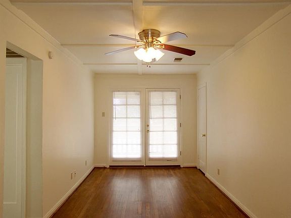2nd image of 3605 Mandell St #3605