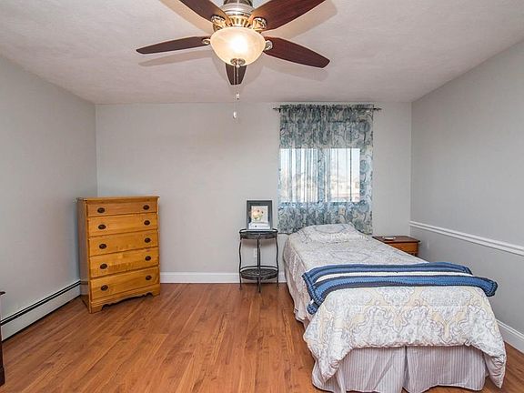 5th image of 100 Governors Dr APT 9