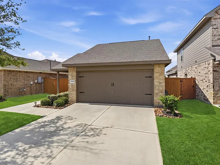 22238 Palladium Dr — Photo 2