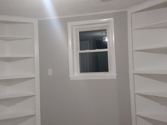 Built-ins in eat in kitchen