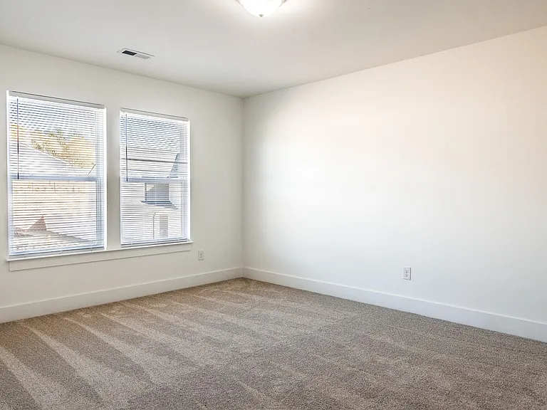 527 Nova Ln — Photo 7
