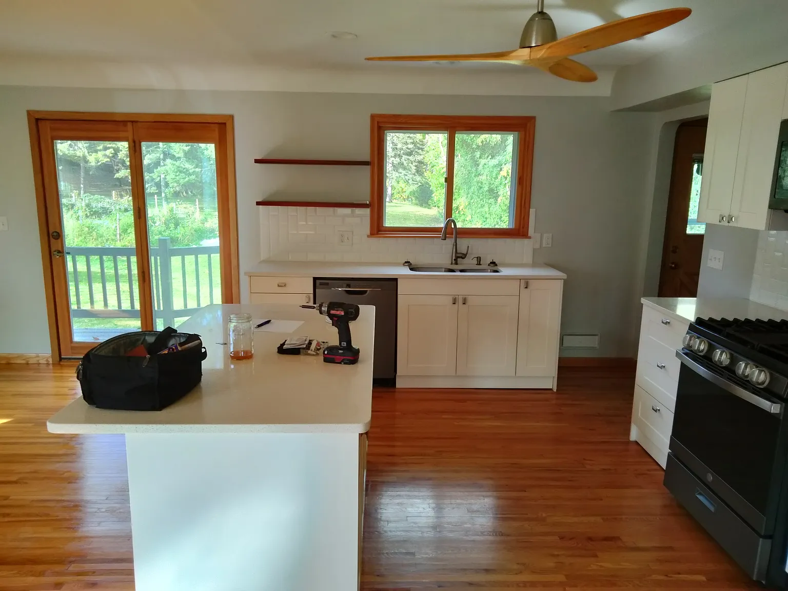 3 bed, 2100 sqft, $2,700 — Photo 4