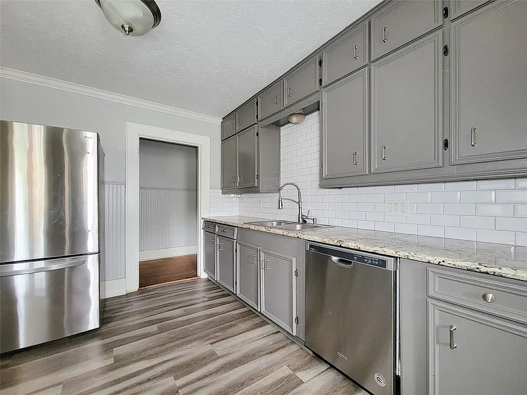 508 W Lang St — Photo 10