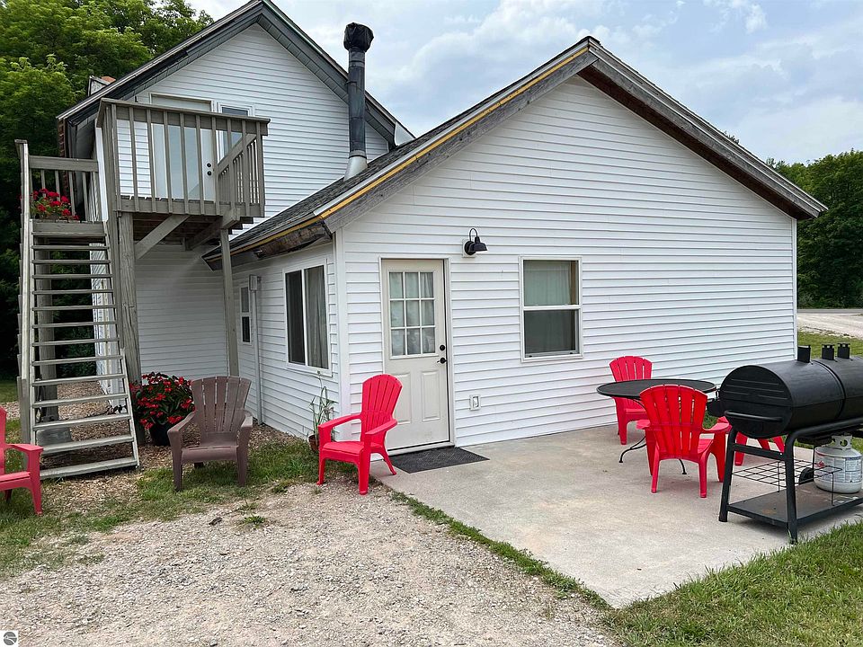 9499 S Nash Rd, Maple City, MI 49664 Zillow