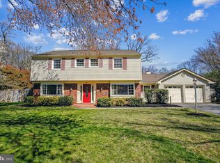 4401 Middle Ridge Dr, Fairfax, VA 22033