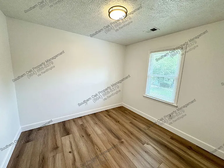 104 Caron Ln — Photo 8