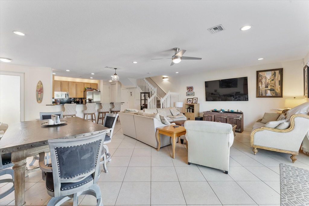 1351 SE 3rd Avenue, photo 8