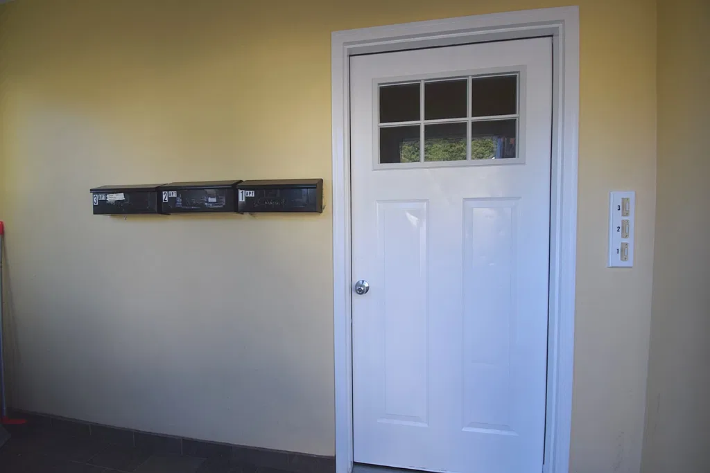 3 bed, 1100 sqft, $2,400 — Photo 1
