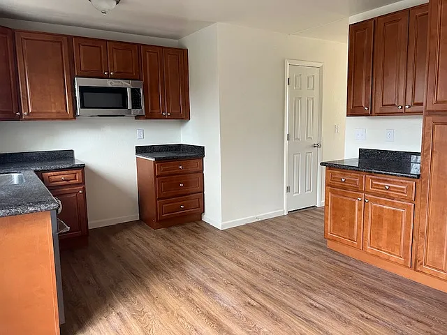 4 bed, 2.5 bath, 1500 sqft, $2,500 — Photo 2