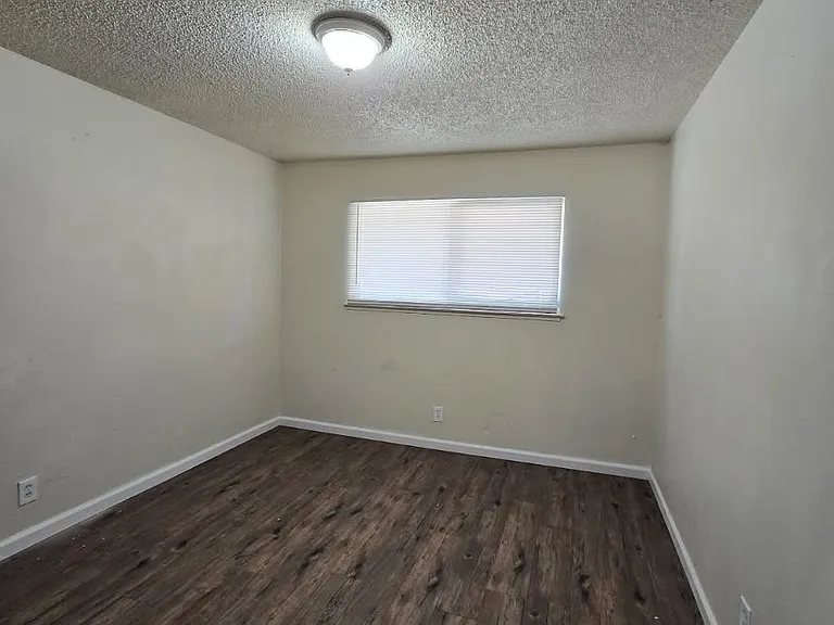609 N College Ave #102 — Photo 3