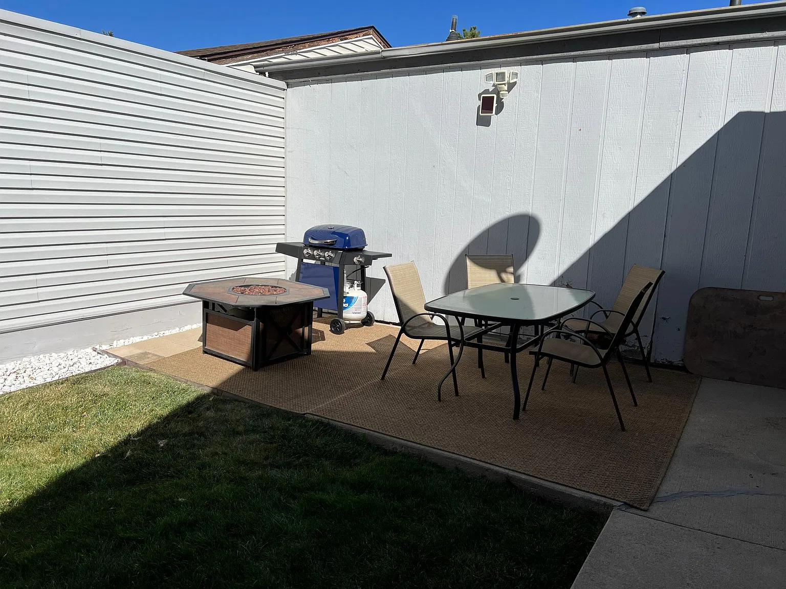 3 bed, 1759 sqft, $2,400 — Photo 4